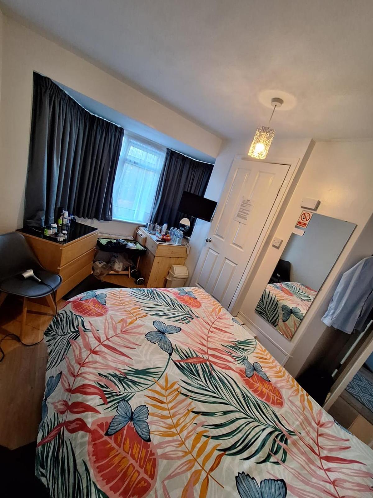 Harrow B & B Kültér fotó